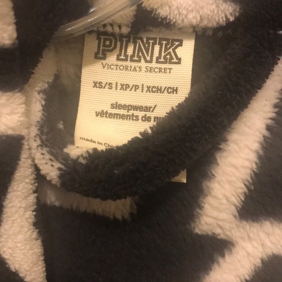 Victoria’s Secret Robe short - Picture 2 of 2